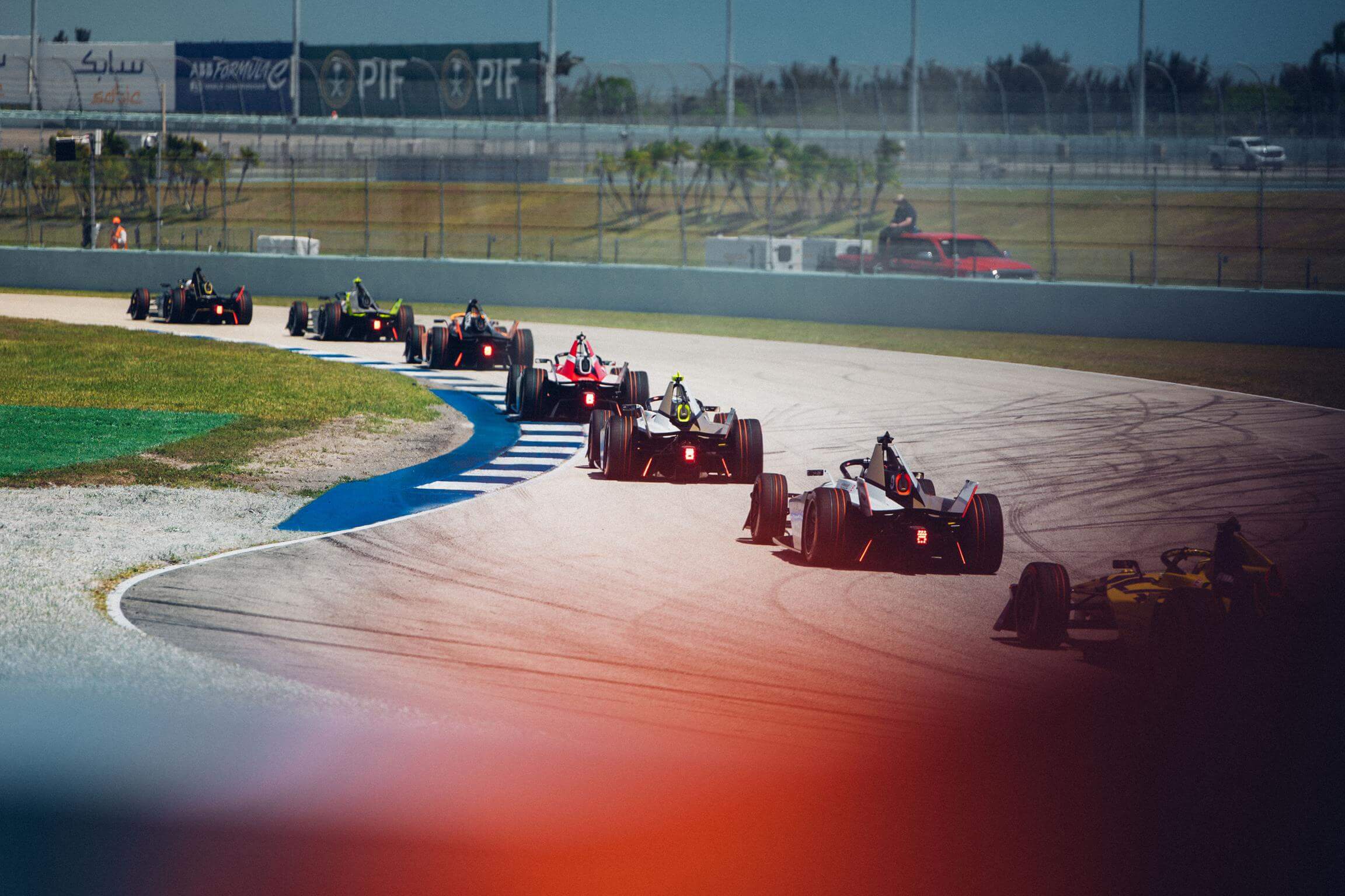 Madrid-Premiere, Miami-Streckenwechsel & 2 Unbekannte: Formel E zeigt Rennkalender 2025/26 mit 18 Rennen